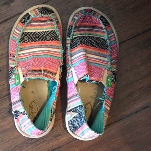 Kids Sanuk slip ons Size 3